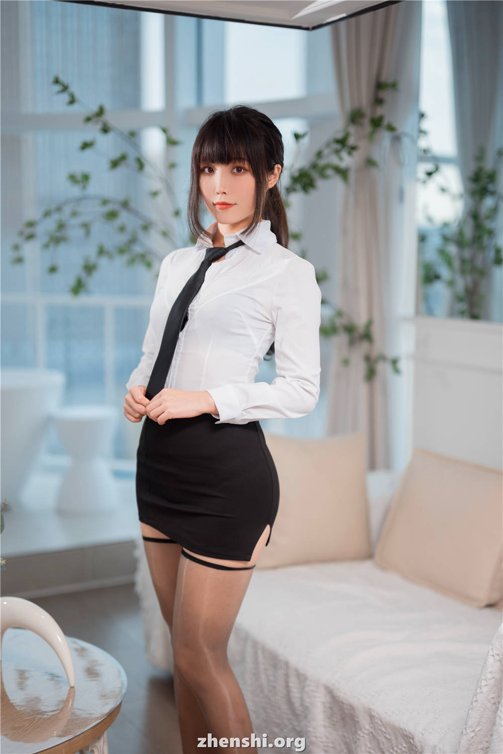 微博Cos网红@汪知子 – OL [55P 245MB]