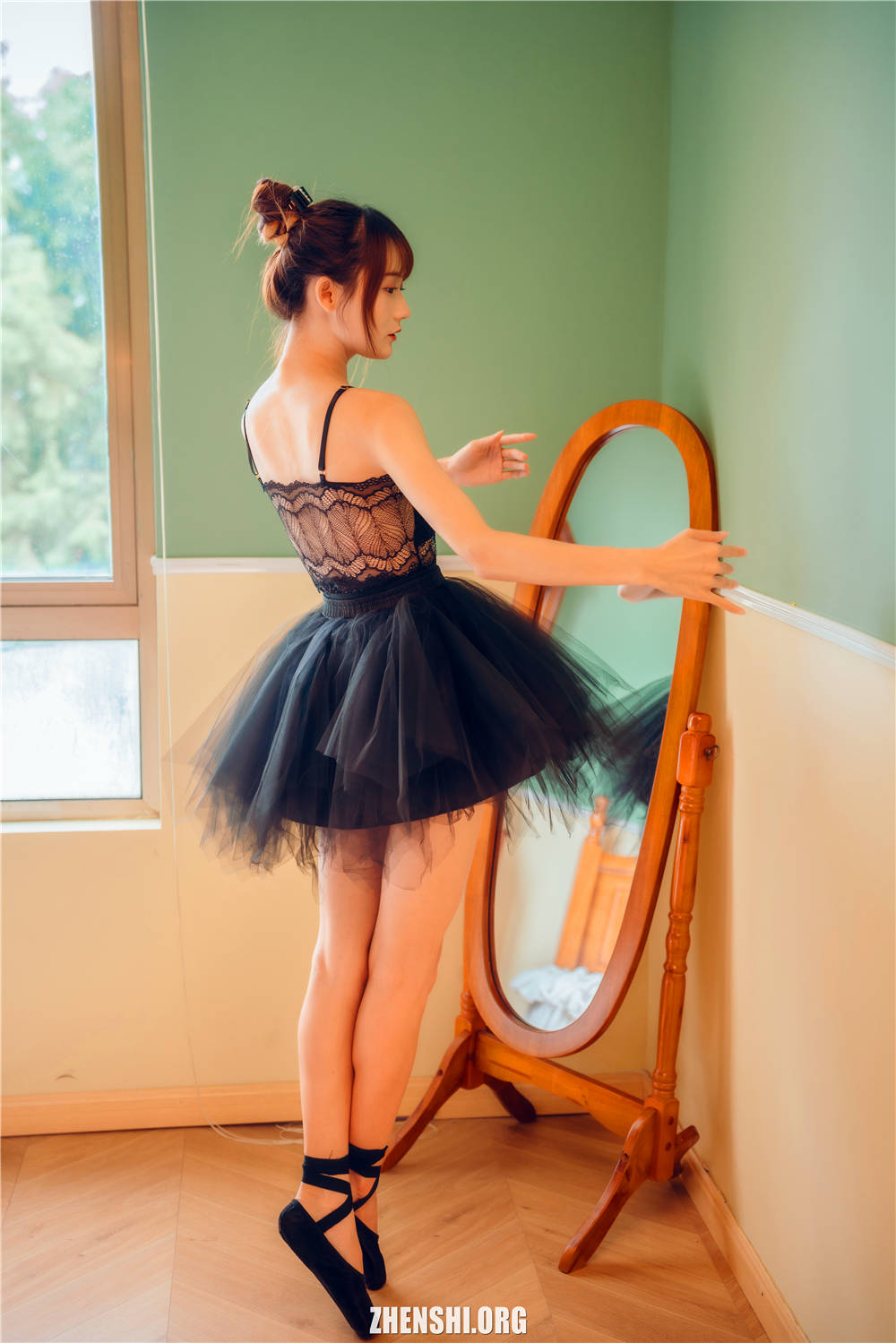 Coser@兔子Zzz不吃胡萝卜 – 足尖上的温柔 21P