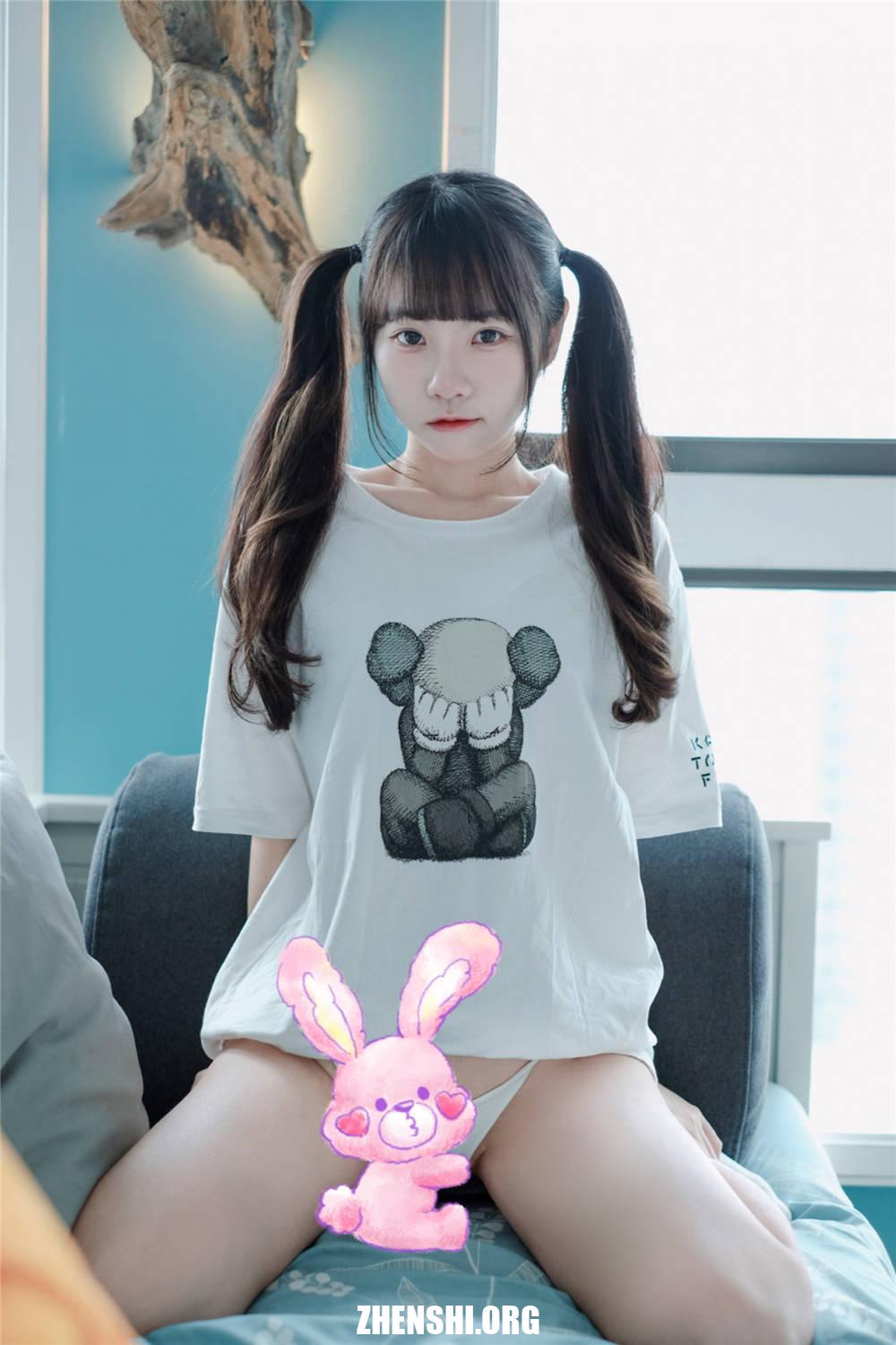 Cosplay Coser@可可小白兔 – 捕獲一隻沒穿褲褲の小白兔 30P 95MB